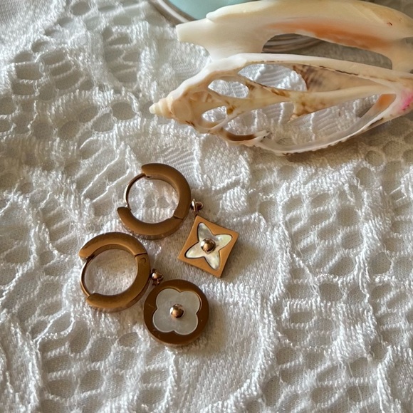 Clover Earrings NWT - Picture 5 of 6